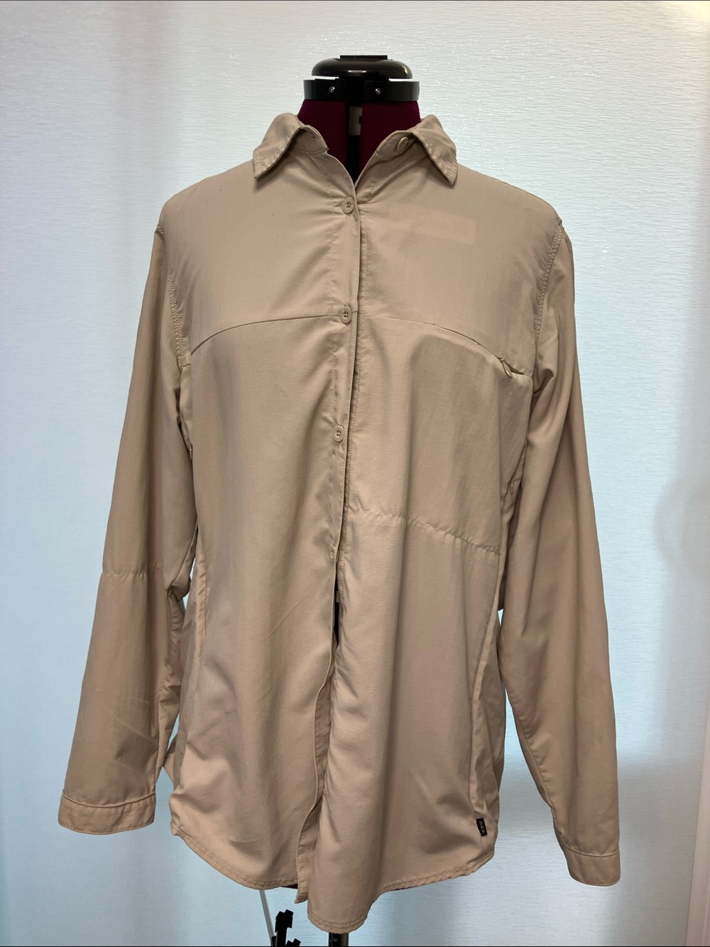 Women’s REI Lightweight Beige Button-Up Shirt